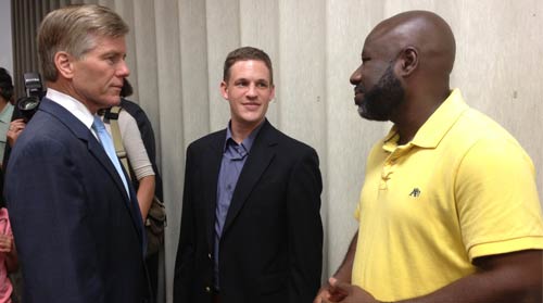 Photo: Virginia Gov. Robert McDonnell (l) speaks with Darrell Gooden (r), a former felon whose voting rights have been restored under a new state law. 