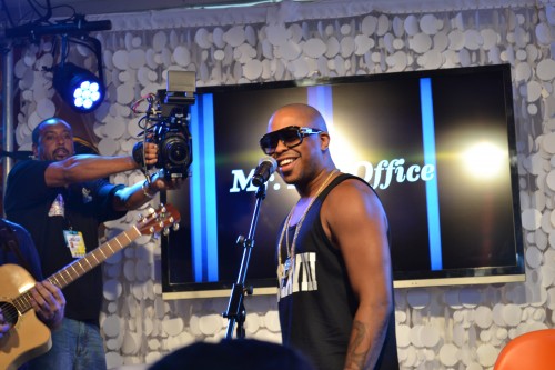 Raheem DeVaughn performs inside BET's Centric lounge followed by a Q&A with audience members.