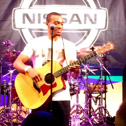 There may have been a few technical glitches, but Jonathan McReynolds worked through it, all smiles.  True  talent has a way of making it do what it do.