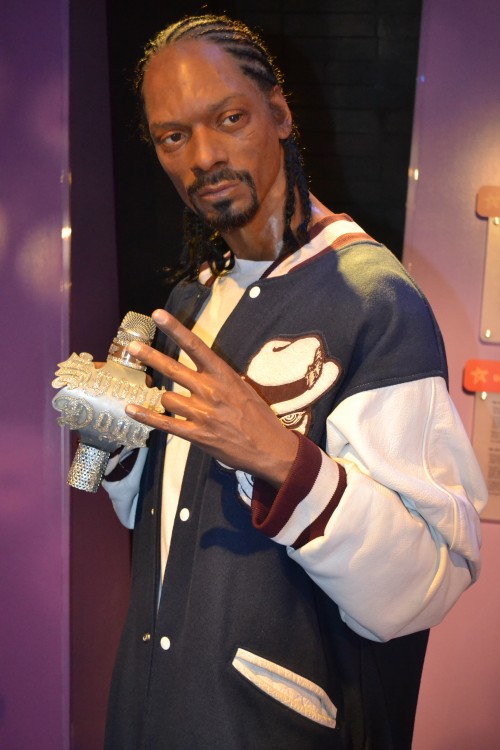 Snoop Dogg looks so real.