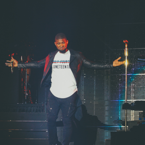 Usher makes  Bold Statement wearing an original Tee Shirt, during his performance.