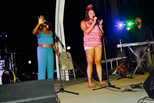 Amazing vocalist' Diamond Hamilton and Tanishia Hamilton (Blue) perform at Soul