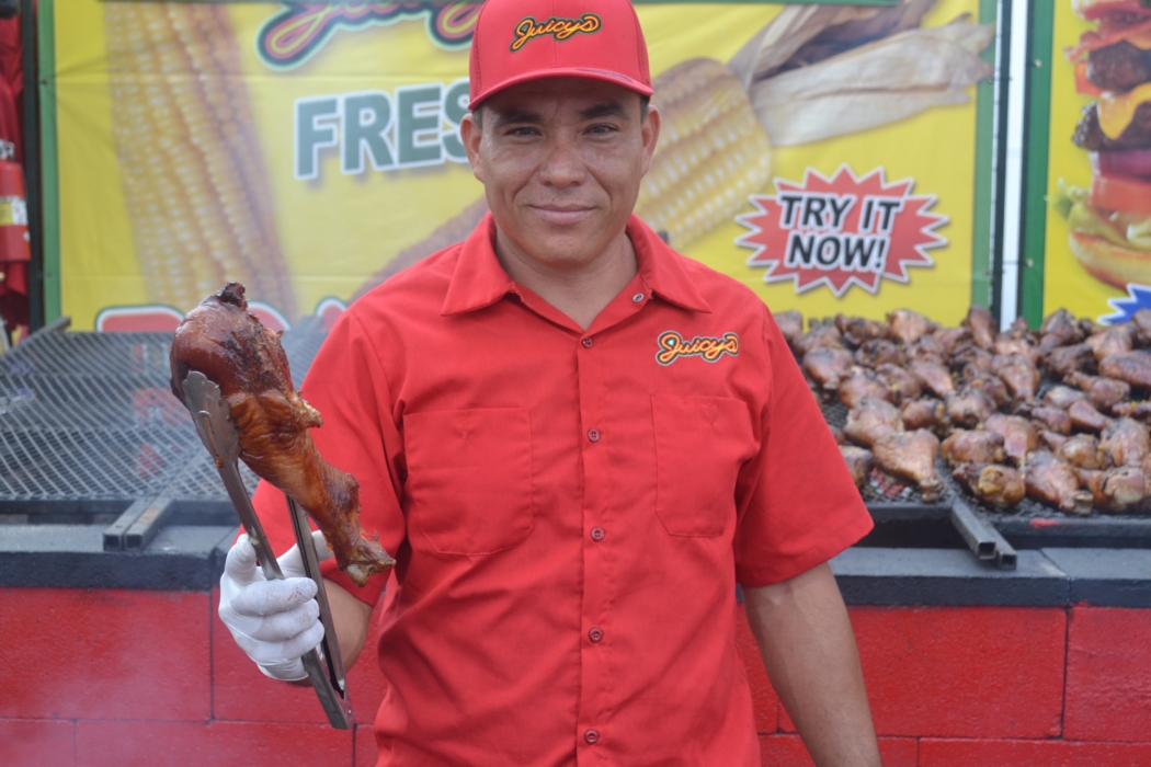 Salvador of Juicy's serves up Texas Style Turkey drum sticks.