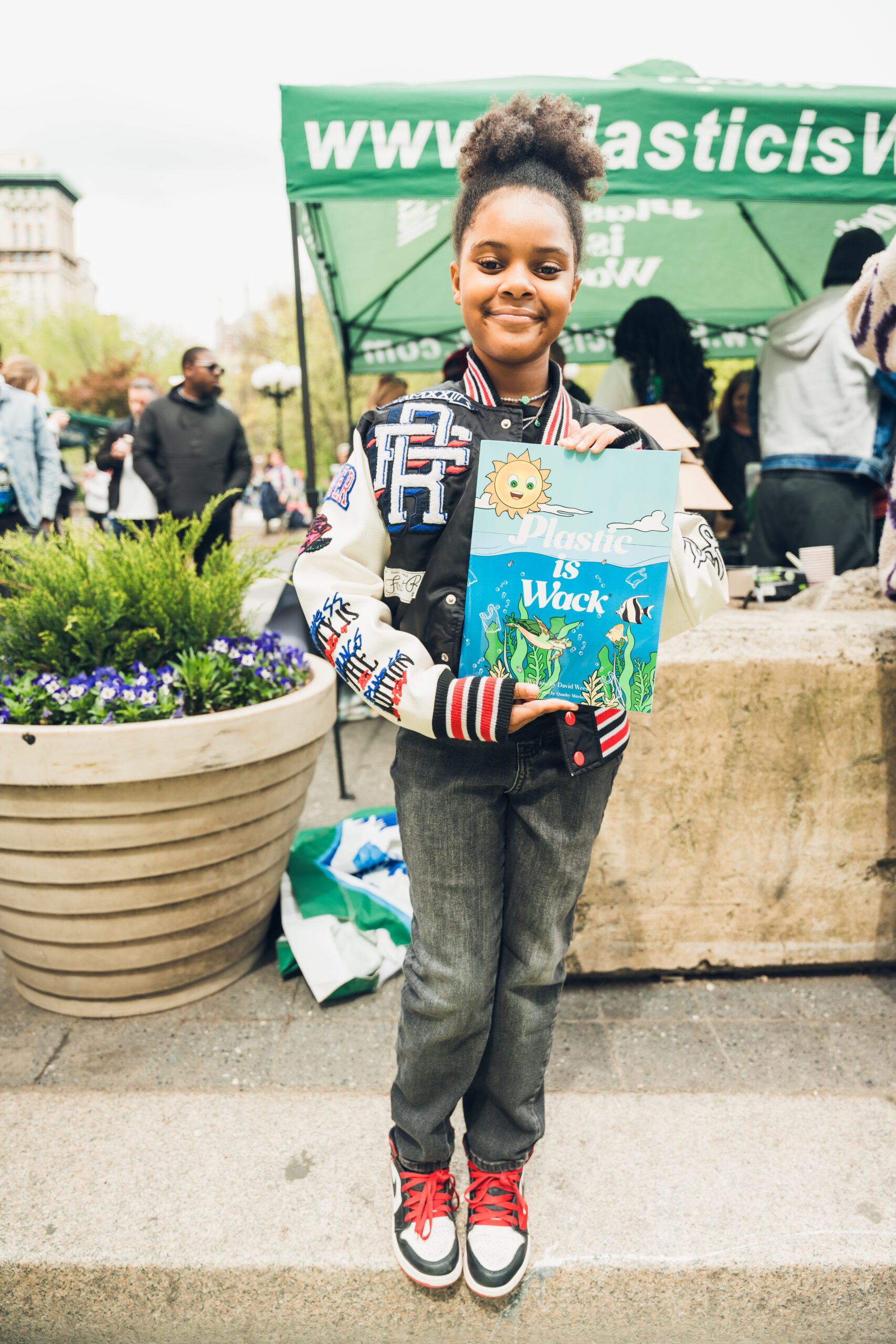 Earth Month Celebration NYC: Viral Celebrity Artist Gathers Over 200 New Yorkers to Clean Up Union Square Park